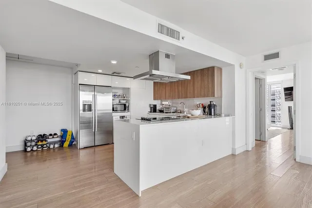 $685,000 | 1025 92nd Street, Unit 707, Bay Harbor Islands, FL 33154