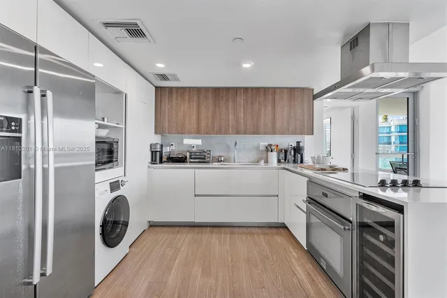 $685,000 | 1025 92nd Street, Unit 707, Bay Harbor Islands, FL 33154