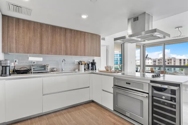 $685,000 | 1025 92nd Street, Unit 707, Bay Harbor Islands, FL 33154