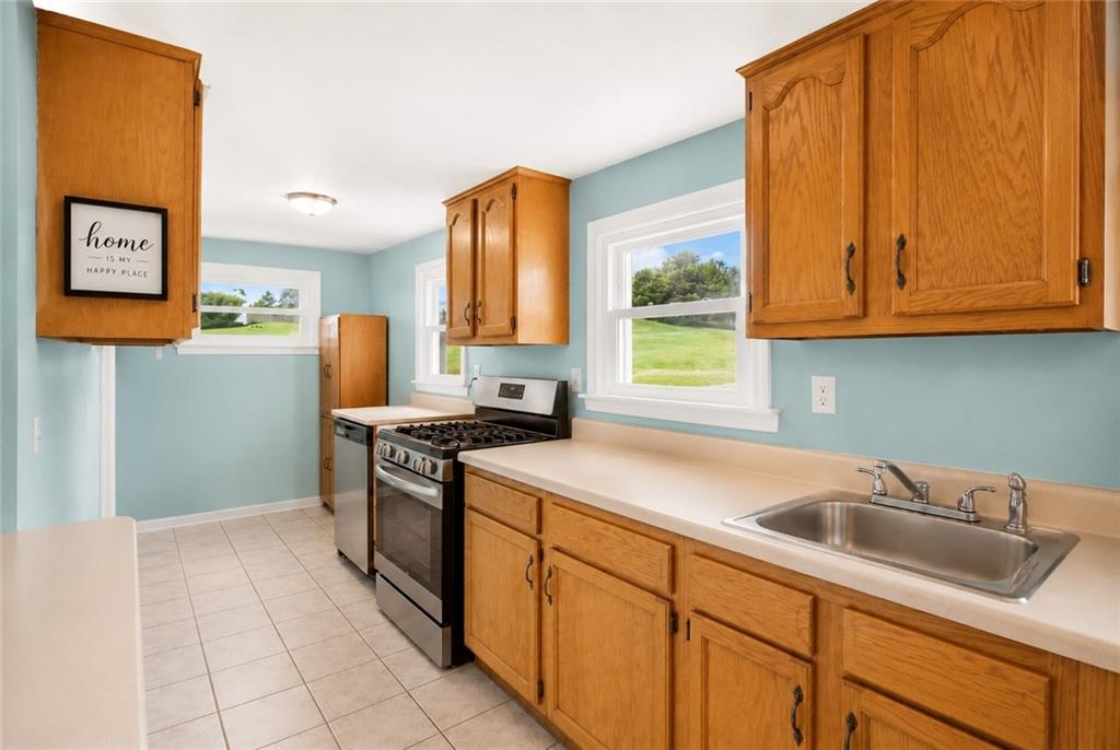 6 Dry Ridge Road West Alexander, PA 15376 - Photo 9 of 32 Kitchen Appliance included