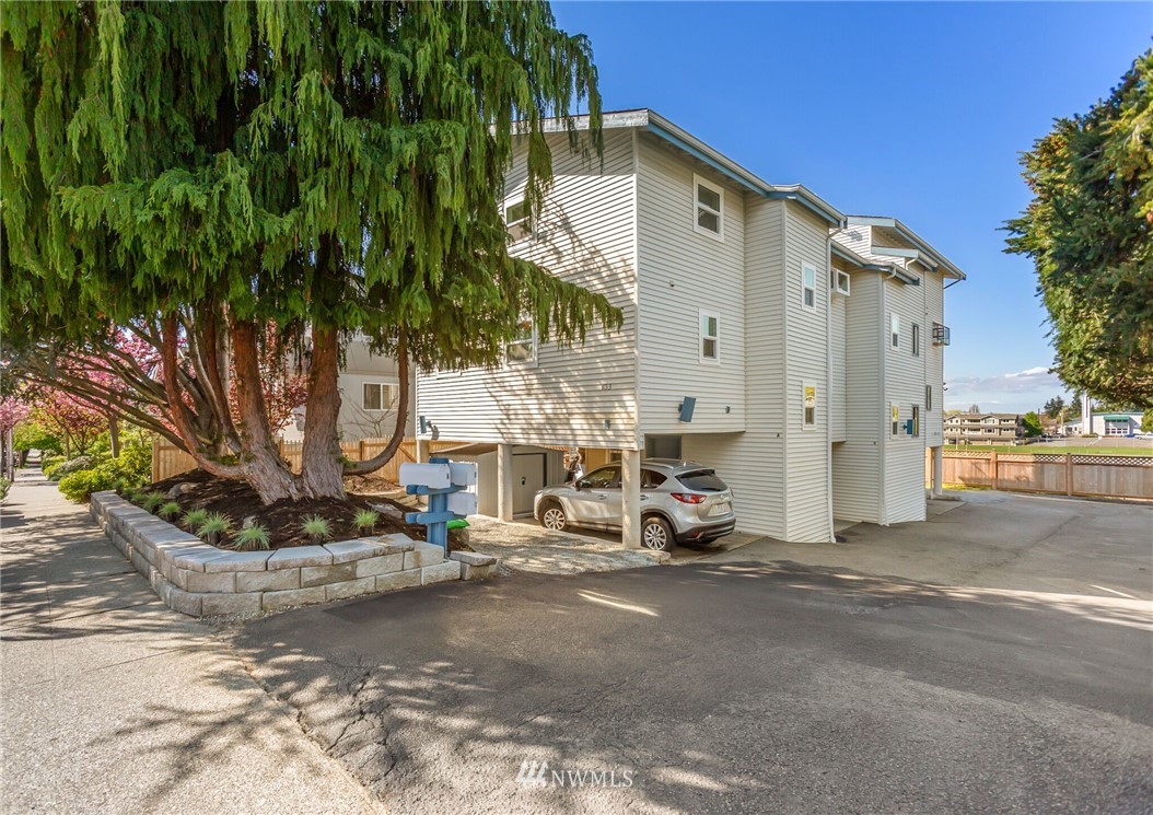 653 Bell Street, Unit B Edmonds, WA 98020 - Photo 1 of 25