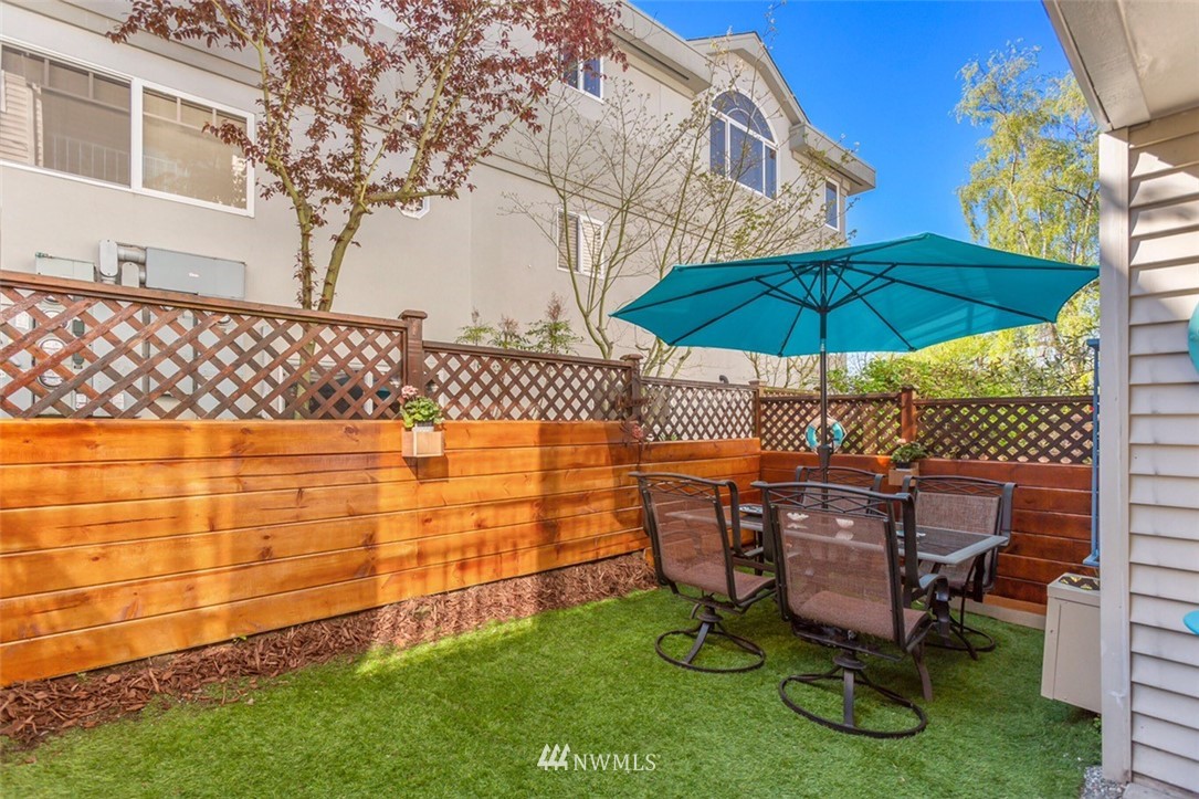 653 Bell Street, Unit B Edmonds, WA 98020 - Photo 4 of 25