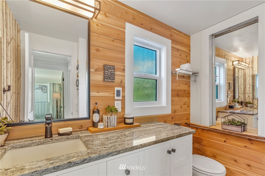 653 Bell Street, Unit B Edmonds, WA 98020 - Photo 8 of 25