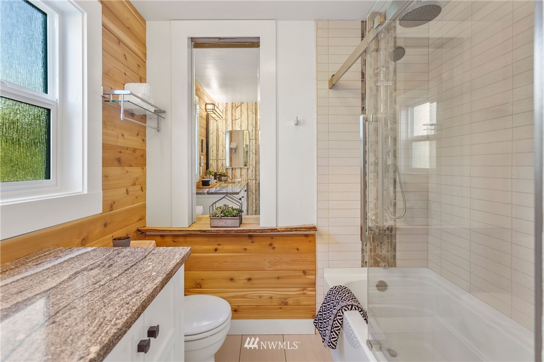 653 Bell Street, Unit B Edmonds, WA 98020 - Photo 9 of 25