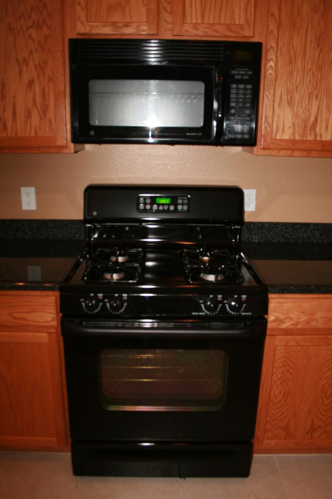 13662 West Redfield Road Surprise, AZ 85379 - Photo 7 of 13 Range/Microwave