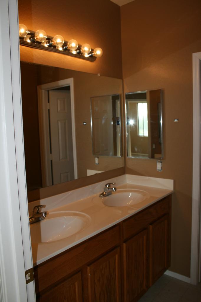13662 West Redfield Road Surprise, AZ 85379 - Photo 9 of 13 Secondary Bath