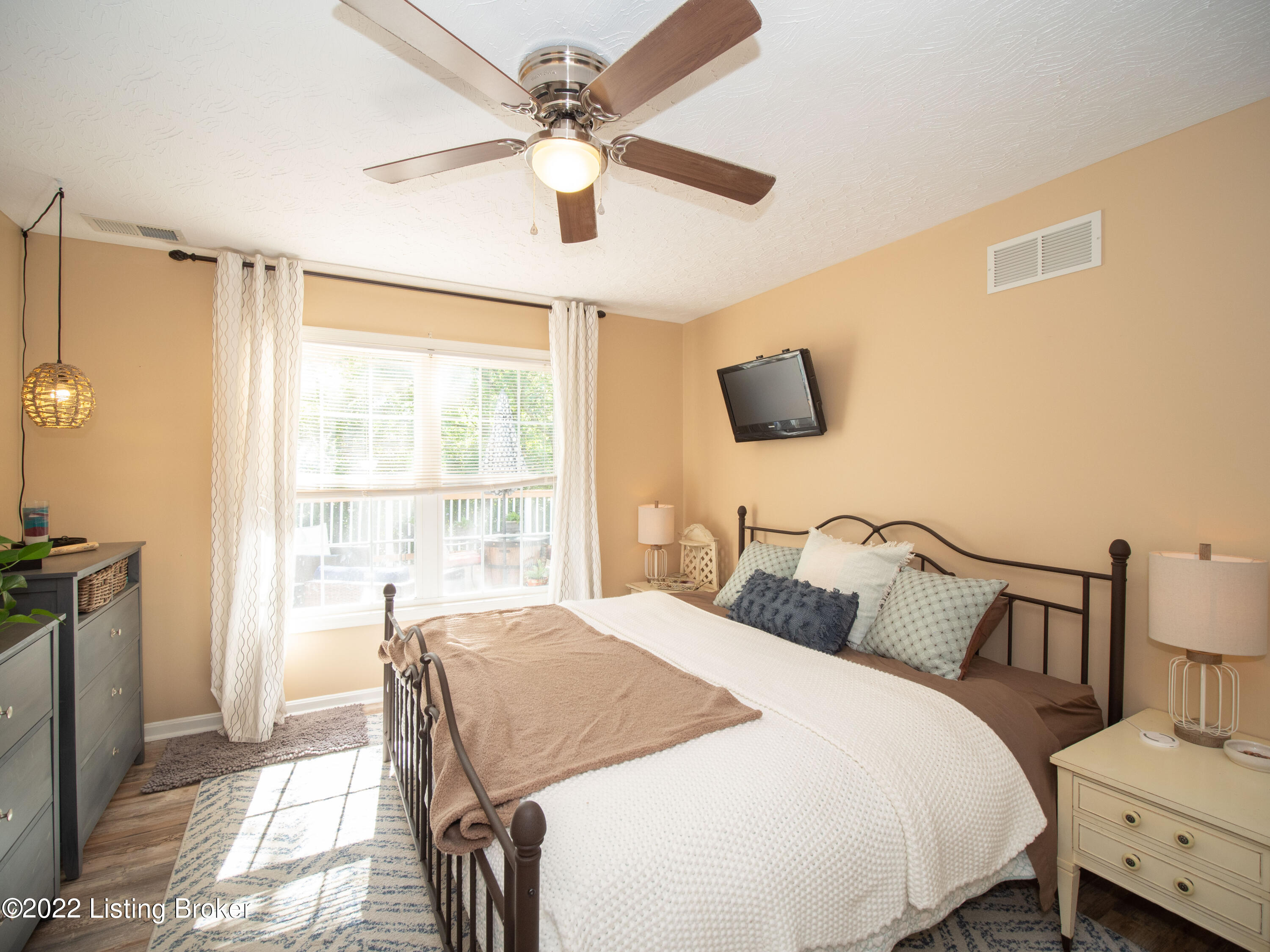 6913 Fernview Road Louisville, KY 40291 - Photo 8 of 33 6913 Fernview Road-32