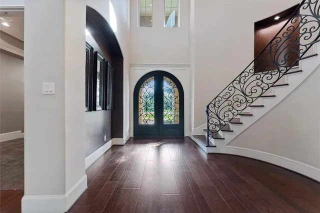 a view of entryway with wooden floor
