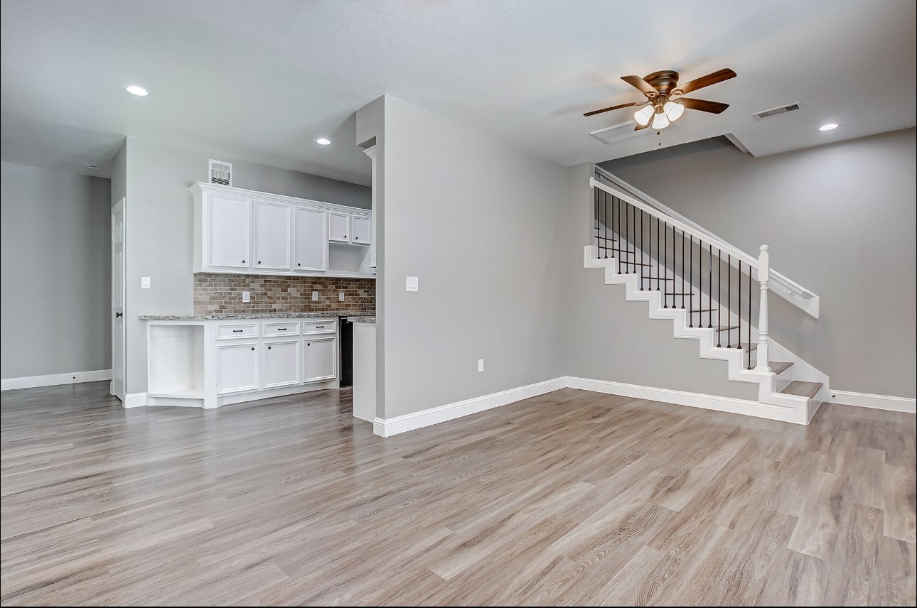 2402 Spence Street, Unit A Houston, TX 77093 - Photo 7 of 14 LIVING ROOM