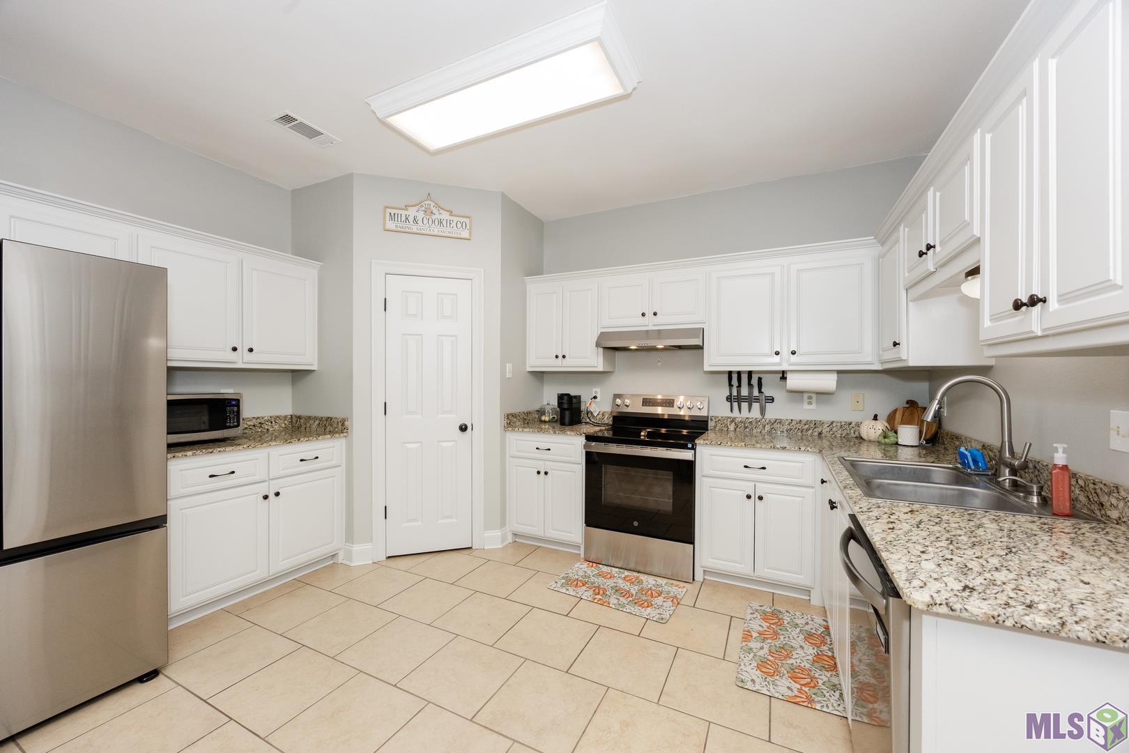 732 Elk Lake Drive Baton Rouge, LA 70816 - Photo 1 of 15