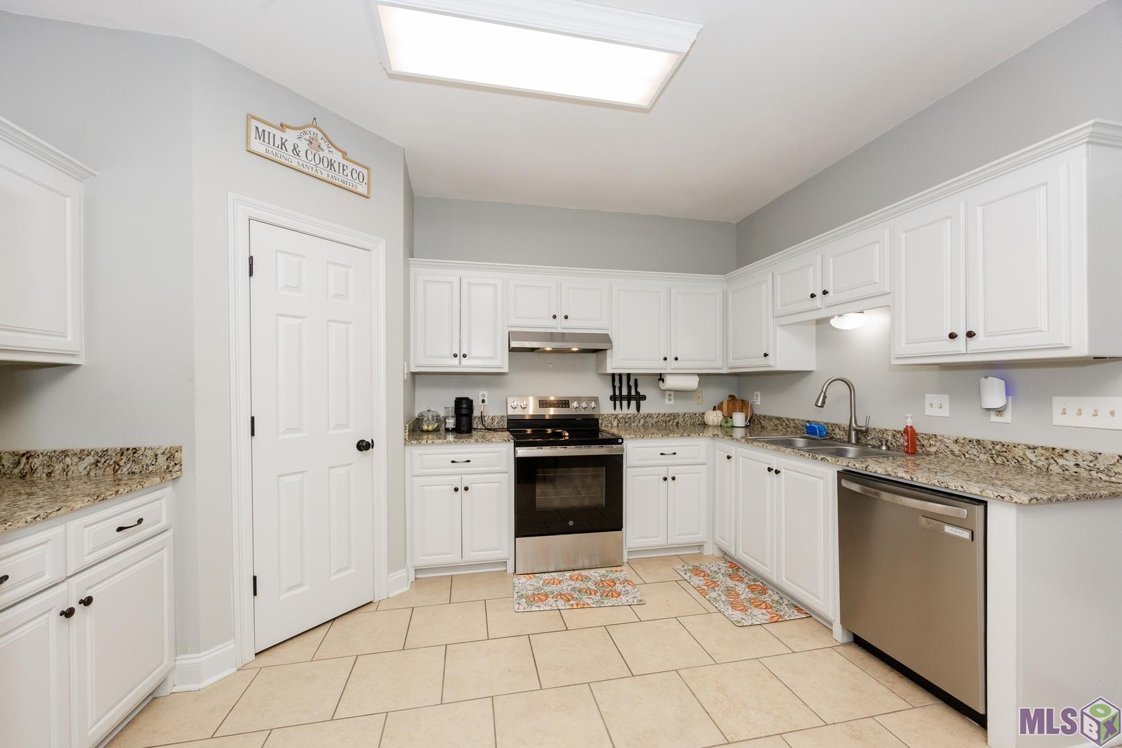732 Elk Lake Drive Baton Rouge, LA 70816 - Photo 2 of 15