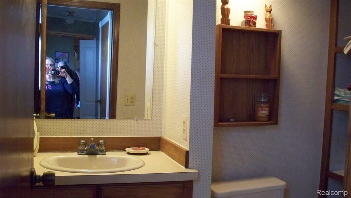 2820 South Elba Road Lapeer, MI 48446 - Photo 17 of 52 100_0706.jpg