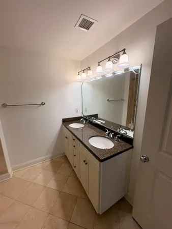 $2,250 | 127 Madison Avenue, Unit 701, Memphis, TN 38103