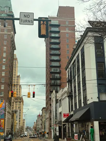 $2,150 | 127 Madison Avenue, Unit 701, Memphis, TN 38103