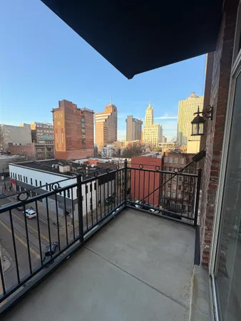 $2,150 | 127 Madison Avenue, Unit 701, Memphis, TN 38103