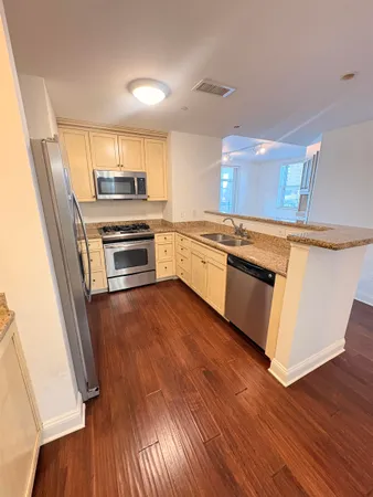 $2,250 | 127 Madison Avenue, Unit 701, Memphis, TN 38103