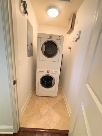 $2,150 | 127 Madison Avenue, Unit 701, Memphis, TN 38103