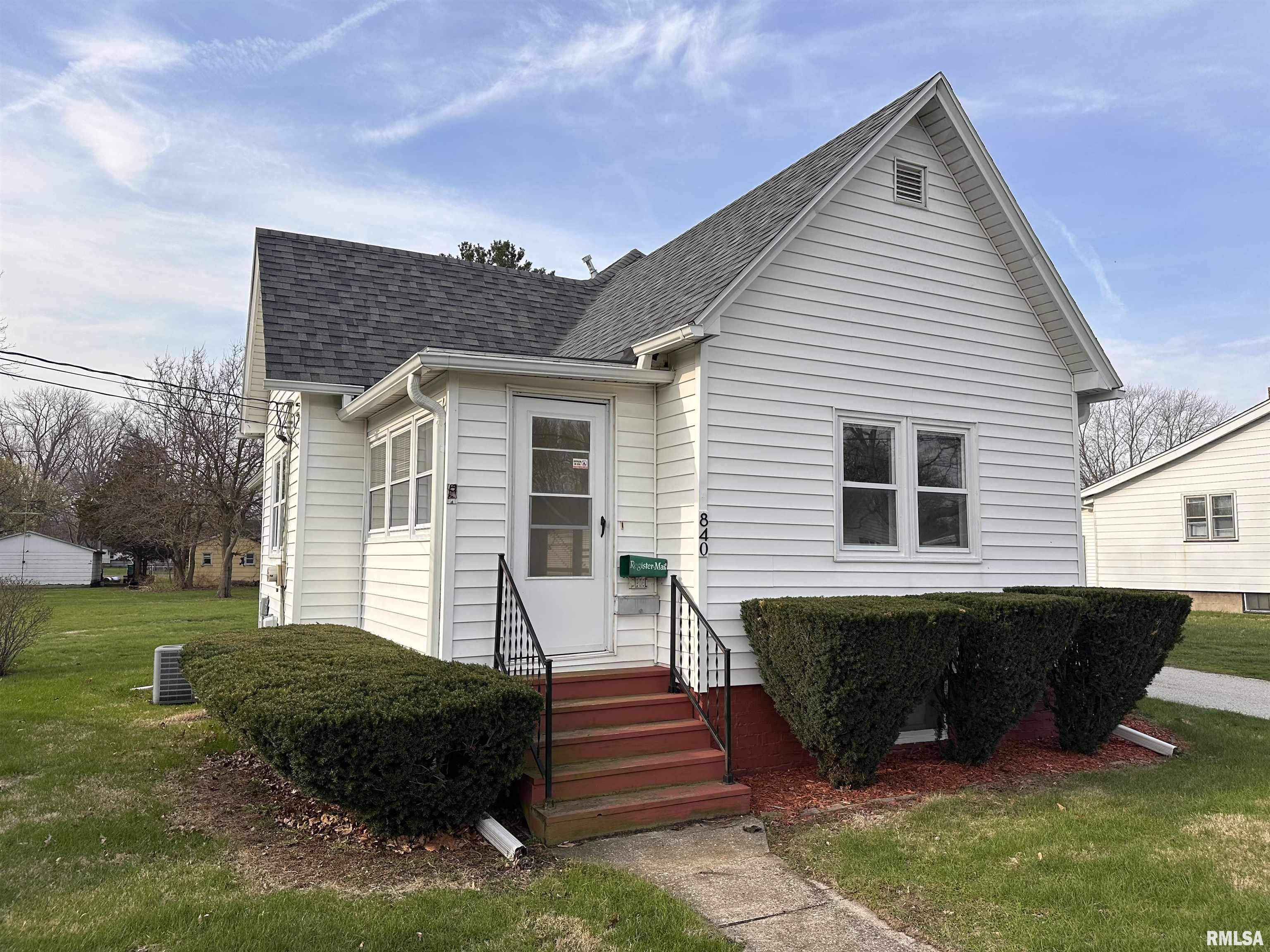 840 East 4th Street Galesburg, IL 61401 - Photo 1 of 27