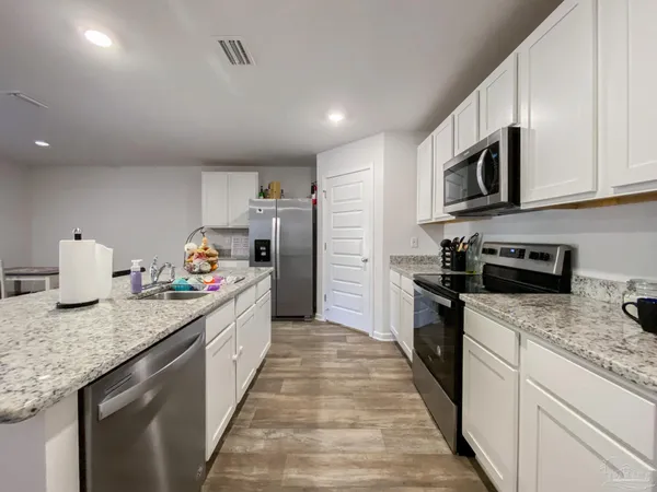 $1,995 | 7368 Lakeside Oak Court, Pensacola, FL 32526