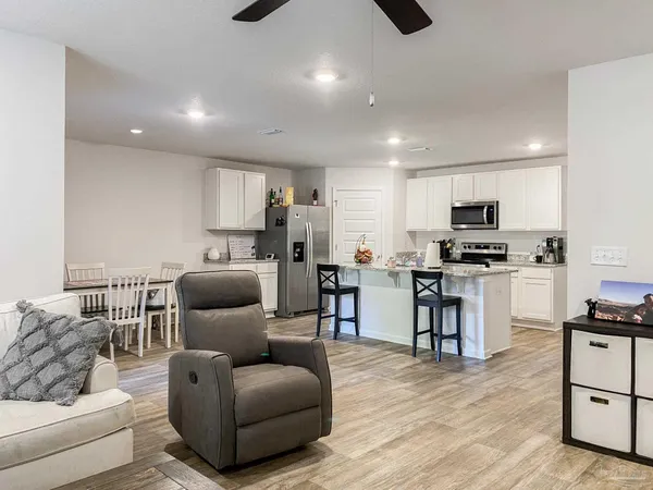 $1,995 | 7368 Lakeside Oak Court, Pensacola, FL 32526