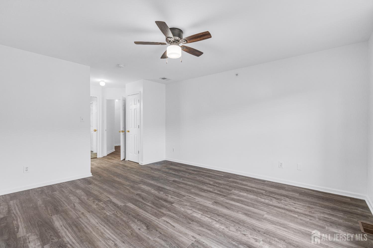 21 Inverness Drive Edison, NJ 08820 - Photo 19 of 39