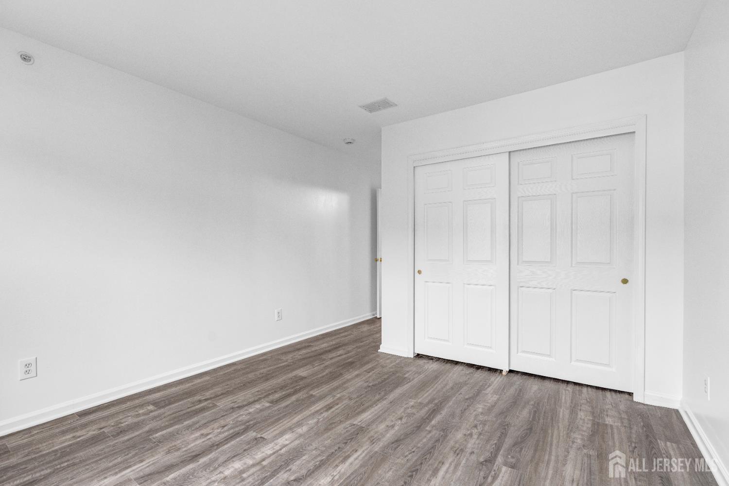 21 Inverness Drive Edison, NJ 08820 - Photo 24 of 39
