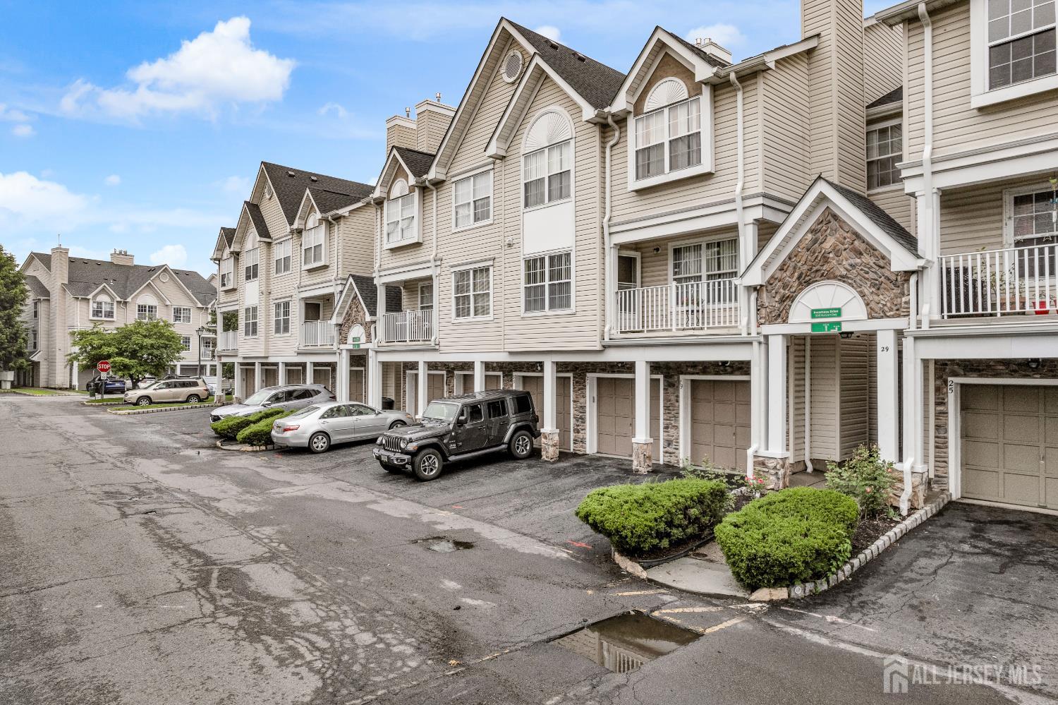 21 Inverness Drive Edison, NJ 08820 - Photo 3 of 39