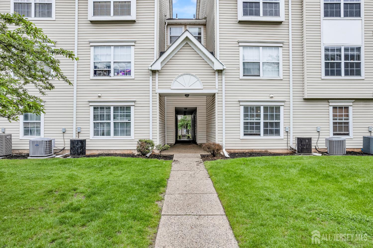 21 Inverness Drive Edison, NJ 08820 - Photo 31 of 39