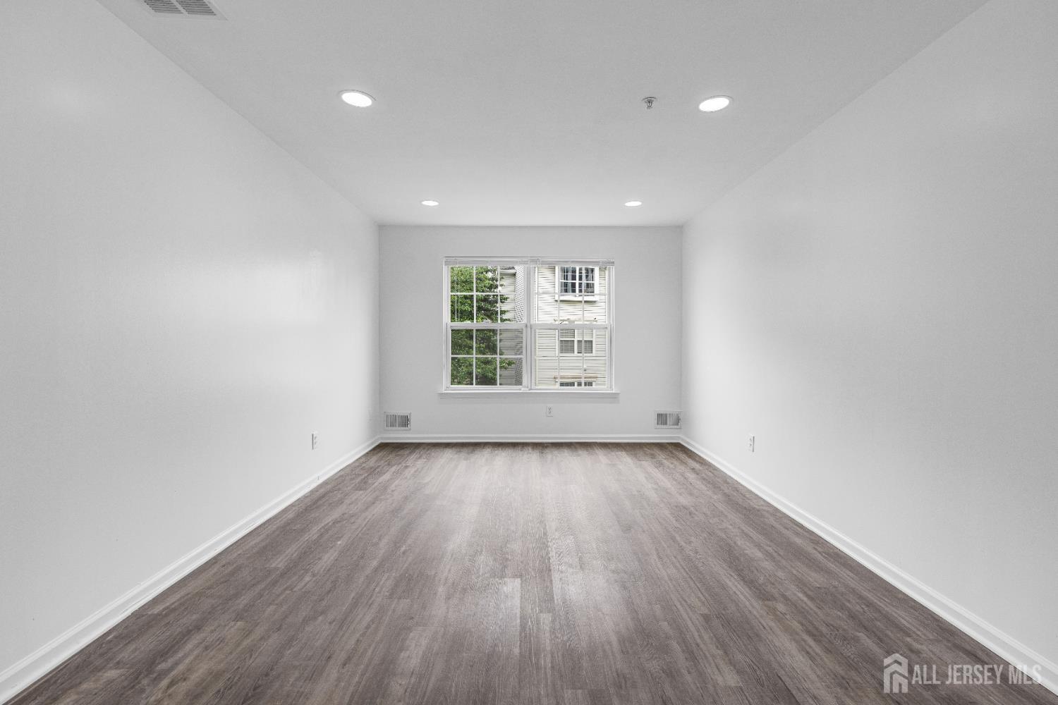 21 Inverness Drive Edison, NJ 08820 - Photo 7 of 39