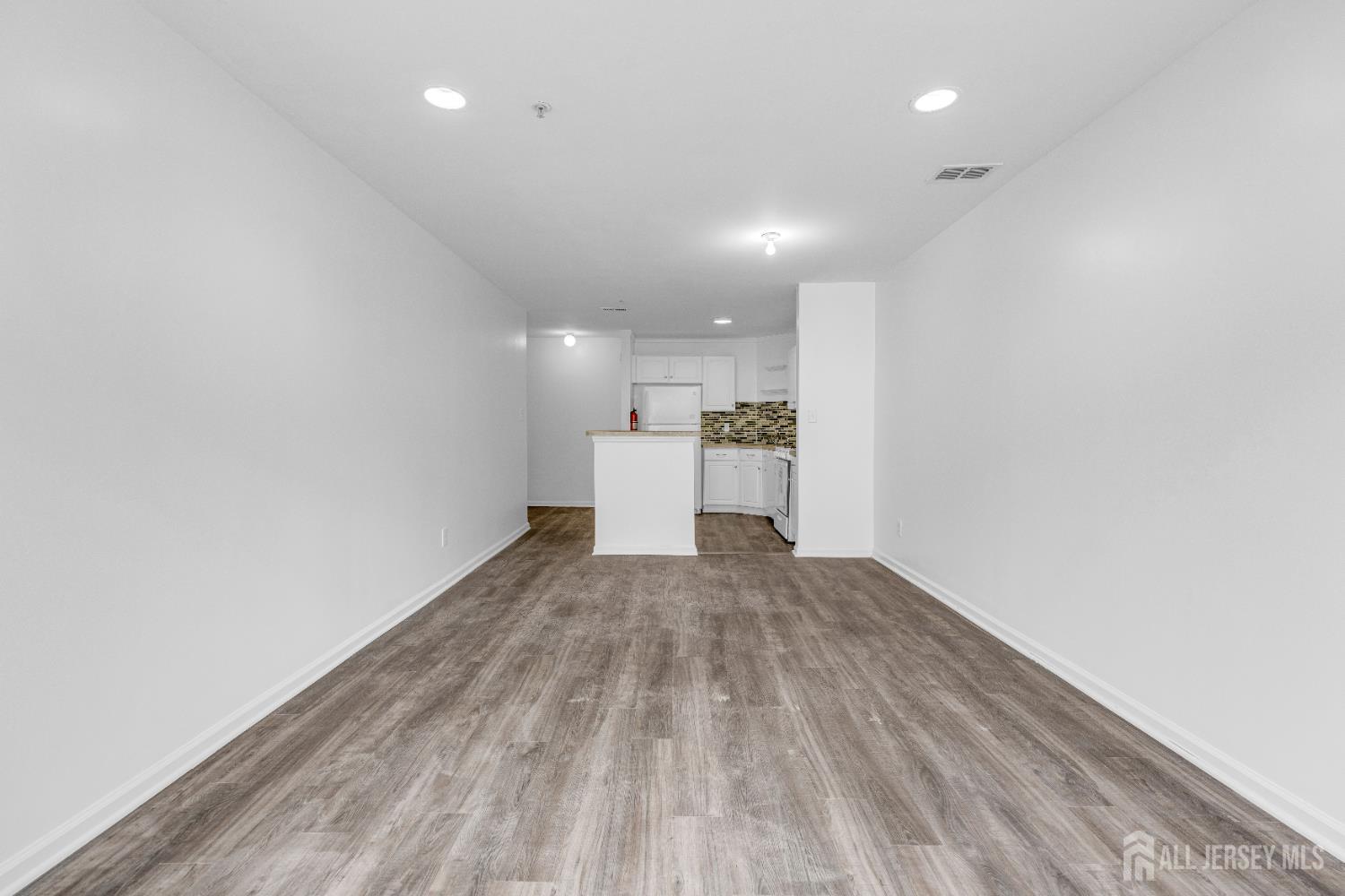 21 Inverness Drive Edison, NJ 08820 - Photo 8 of 39