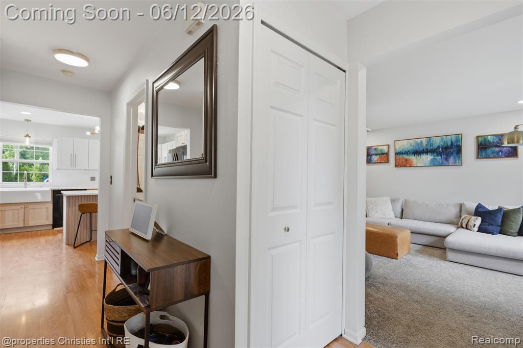 124 Rexton Street Novi, MI 48377 - Photo 5 of 44