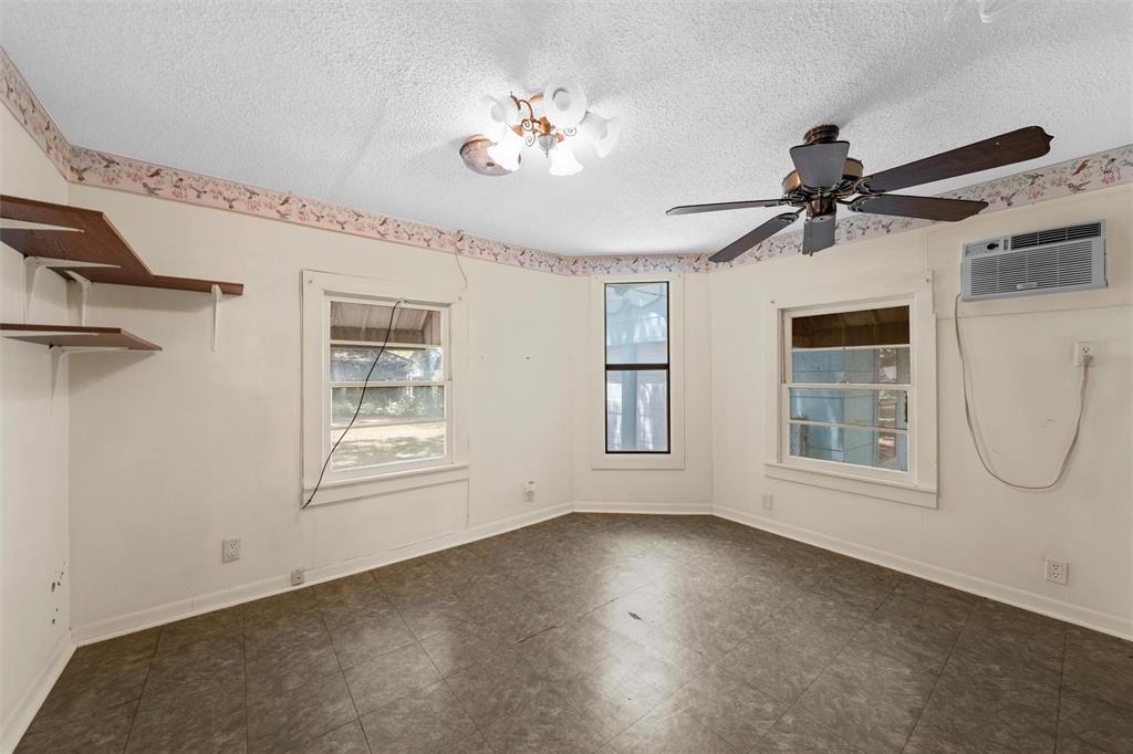 207 North Marable Street West, TX 76691 - Photo 18 of 35