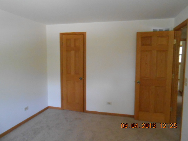 1216 Ridgeway Drive Elgin, IL 60123 - Photo 2 of 17