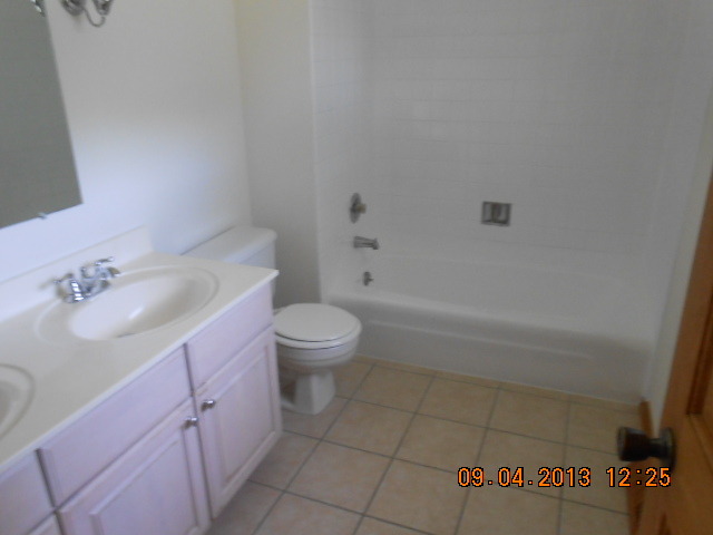 1216 Ridgeway Drive Elgin, IL 60123 - Photo 4 of 17