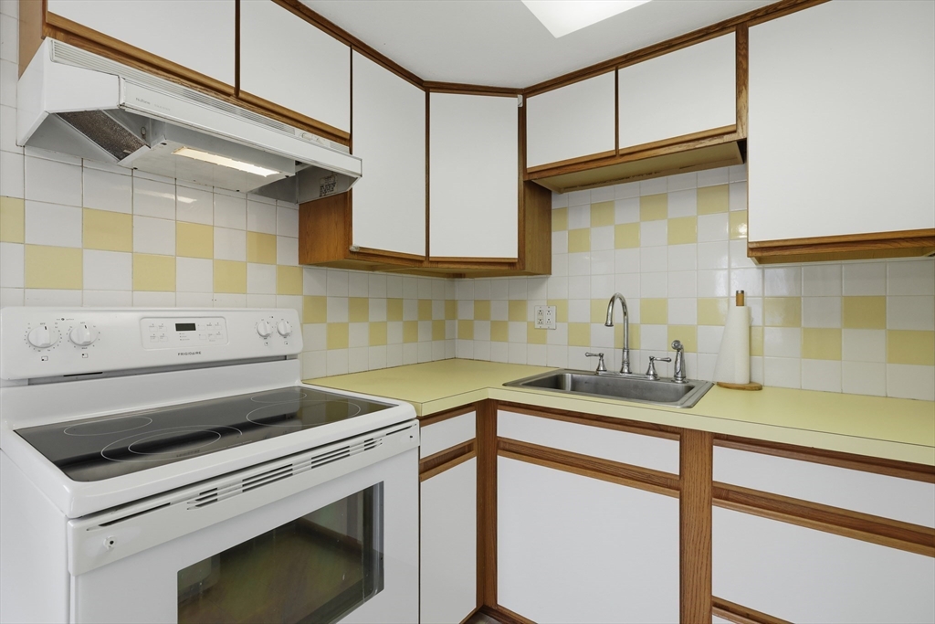 1 Brookhaven Road Worcester, MA 01606 - Photo 14 of 39