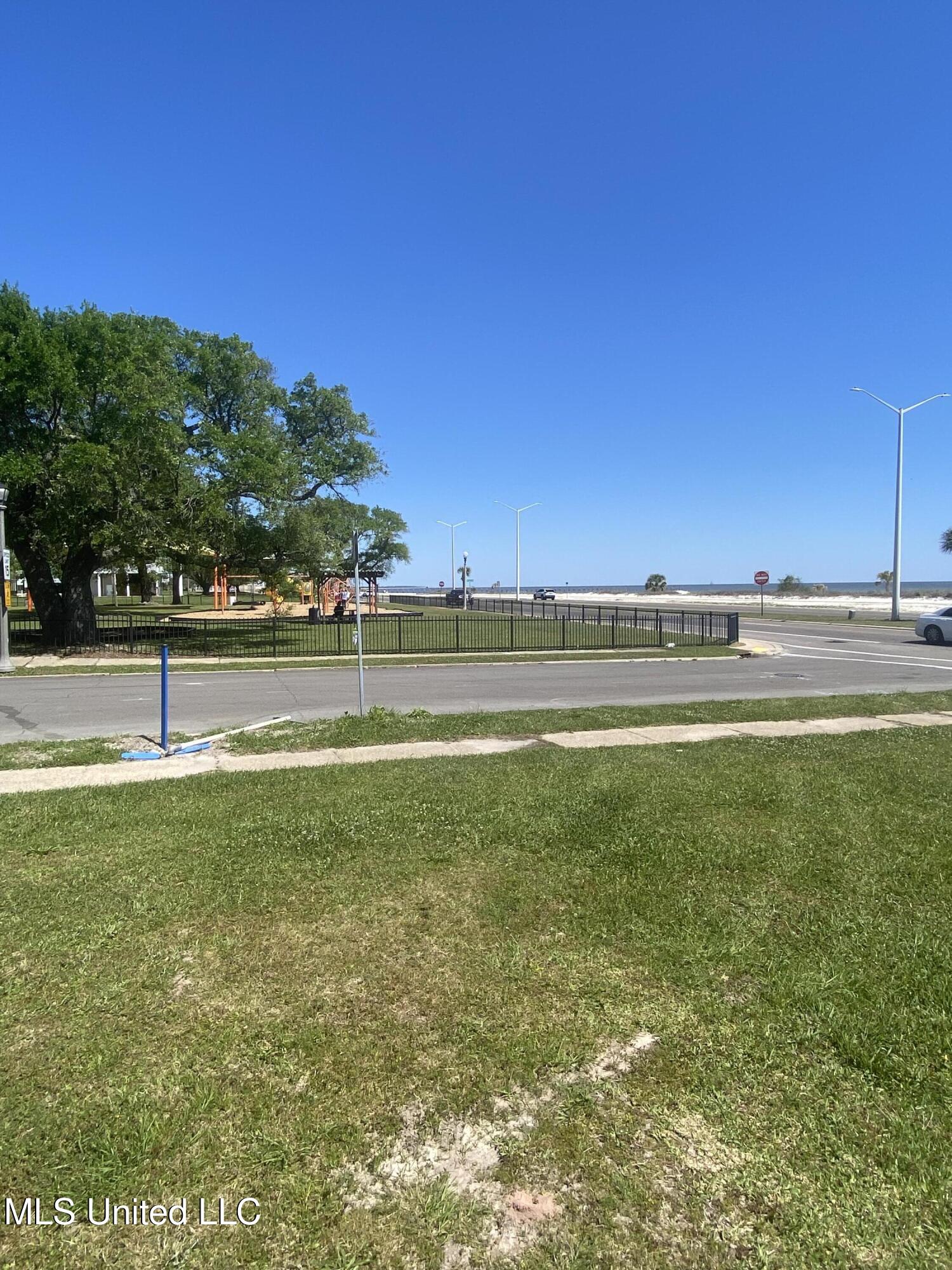 1602 Beach Boulevard Biloxi, MS 39530 - Photo 3 of 10 IMG_2502