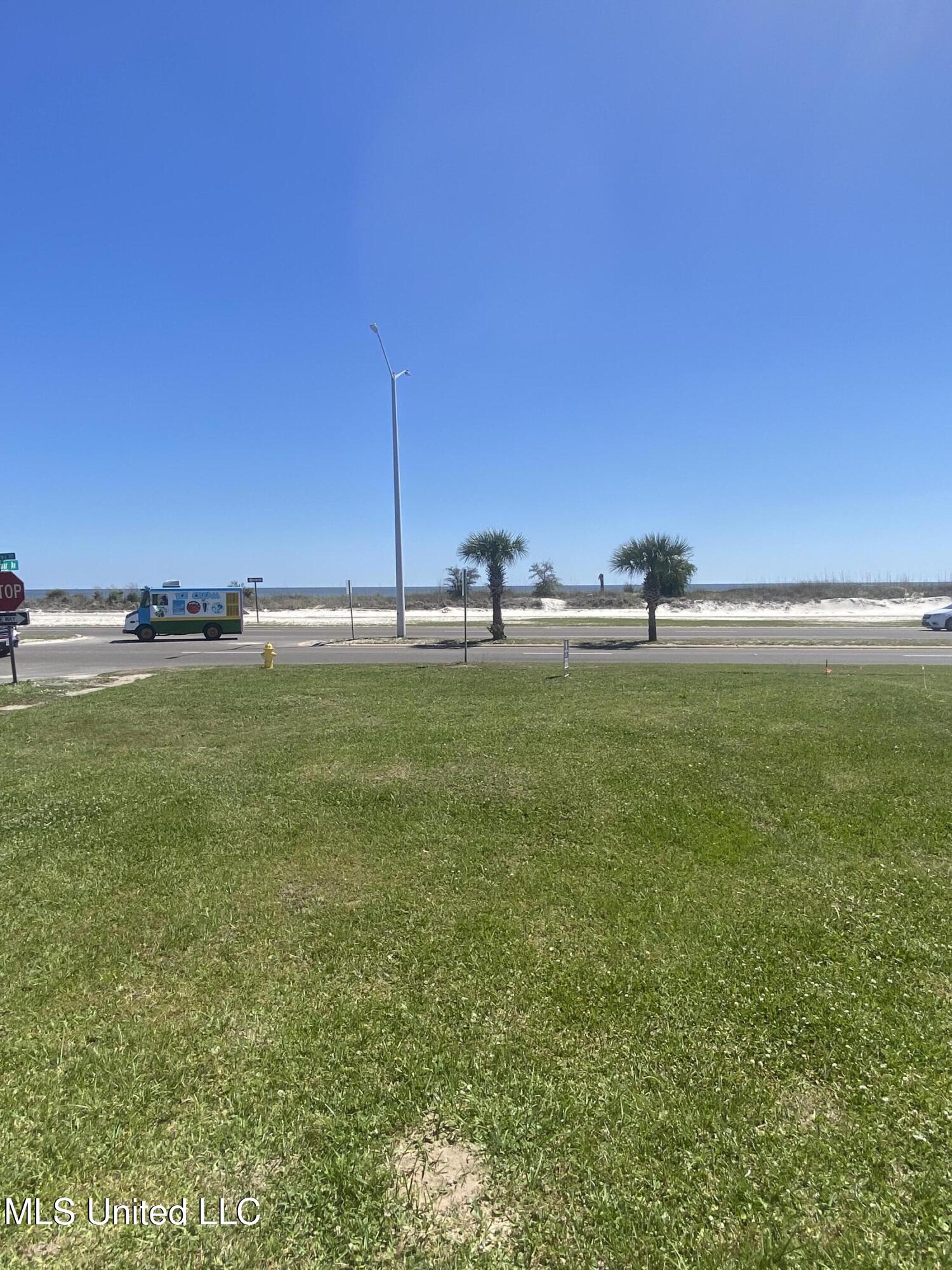 1602 Beach Boulevard Biloxi, MS 39530 - Photo 4 of 10 IMG_2504