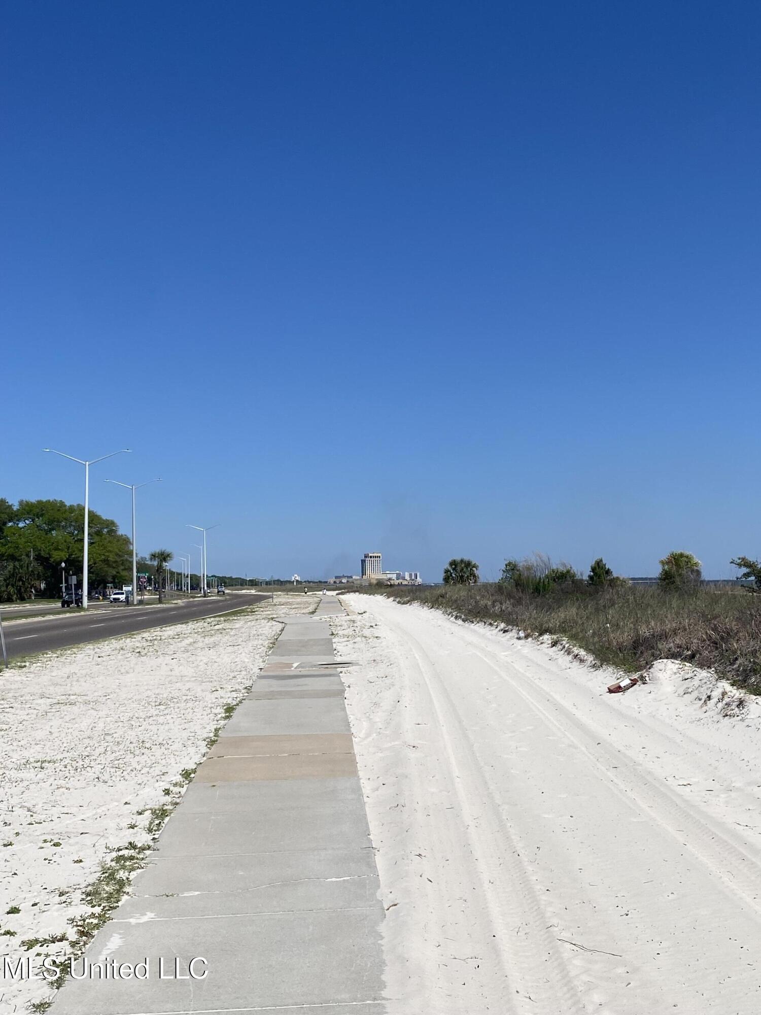 1602 Beach Boulevard Biloxi, MS 39530 - Photo 5 of 10 IMG_2507