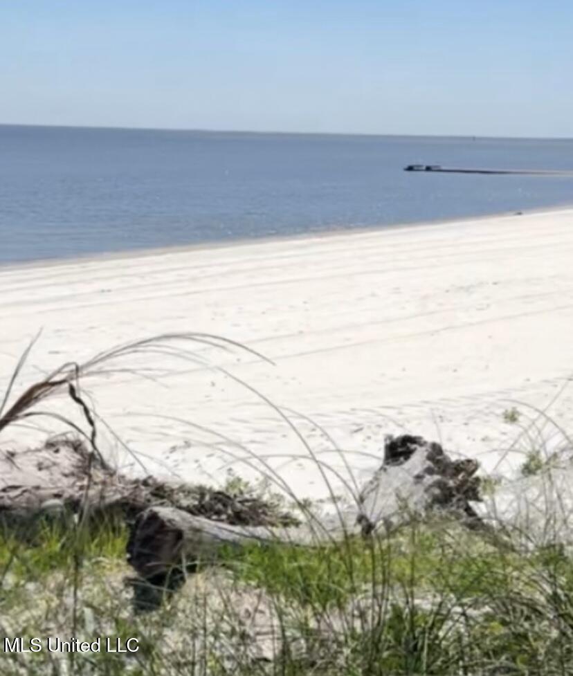 1602 Beach Boulevard Biloxi, MS 39530 - Photo 7 of 10 IMG_3570