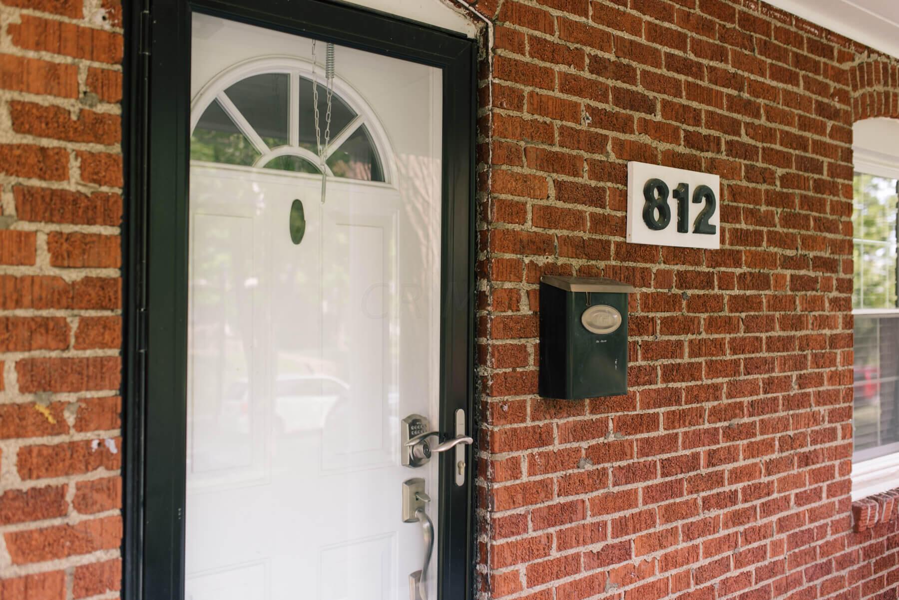 812 Gladden Road Columbus, OH 43212 - Photo 5 of 58 DSC_9174