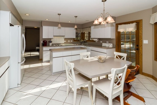 836 Huntley Woods Court Crete, IL 60417 - Photo 8 of 25