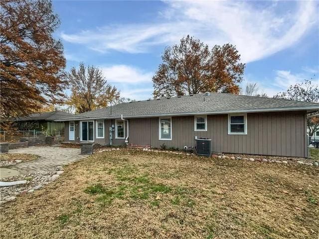 $320,000 | 2200 Meadowlark Drive, Harrisonville, MO 64701