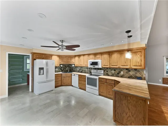 $320,000 | 2200 Meadowlark Drive, Harrisonville, MO 64701