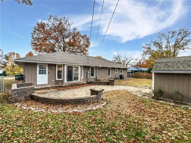 $320,000 | 2200 Meadowlark Drive, Harrisonville, MO 64701