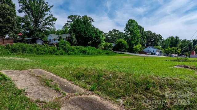 $190,000 | 25 North McDowell Avenue, Marion, NC 28752