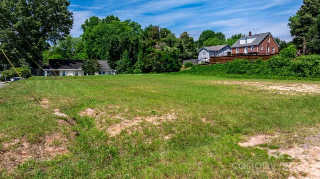 $190,000 | 25 North McDowell Avenue, Marion, NC 28752