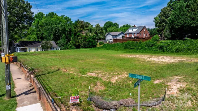 $190,000 | 25 North McDowell Avenue, Marion, NC 28752