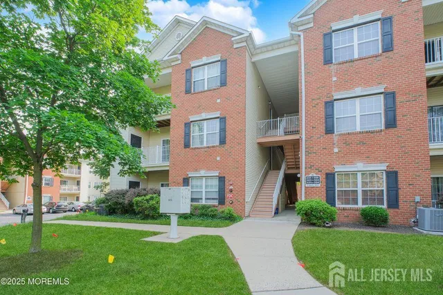 $415,000 | 511 Coppola Drive, South Plainfield, NJ 07080