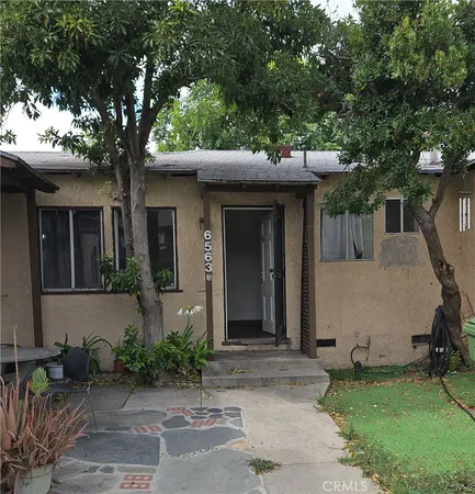 $1,950 | 6561 Kester Avenue, Van Nuys, CA 91405