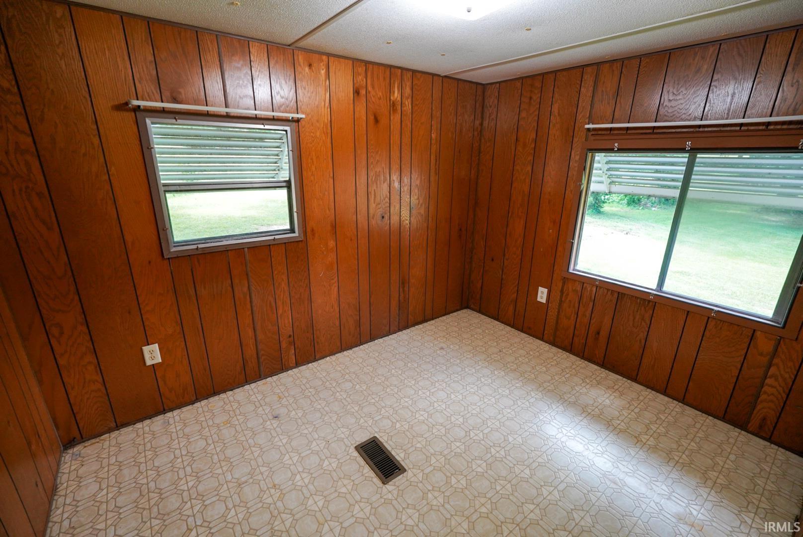 646 West Seitz Street Jasper, IN 47546 - Photo 8 of 13